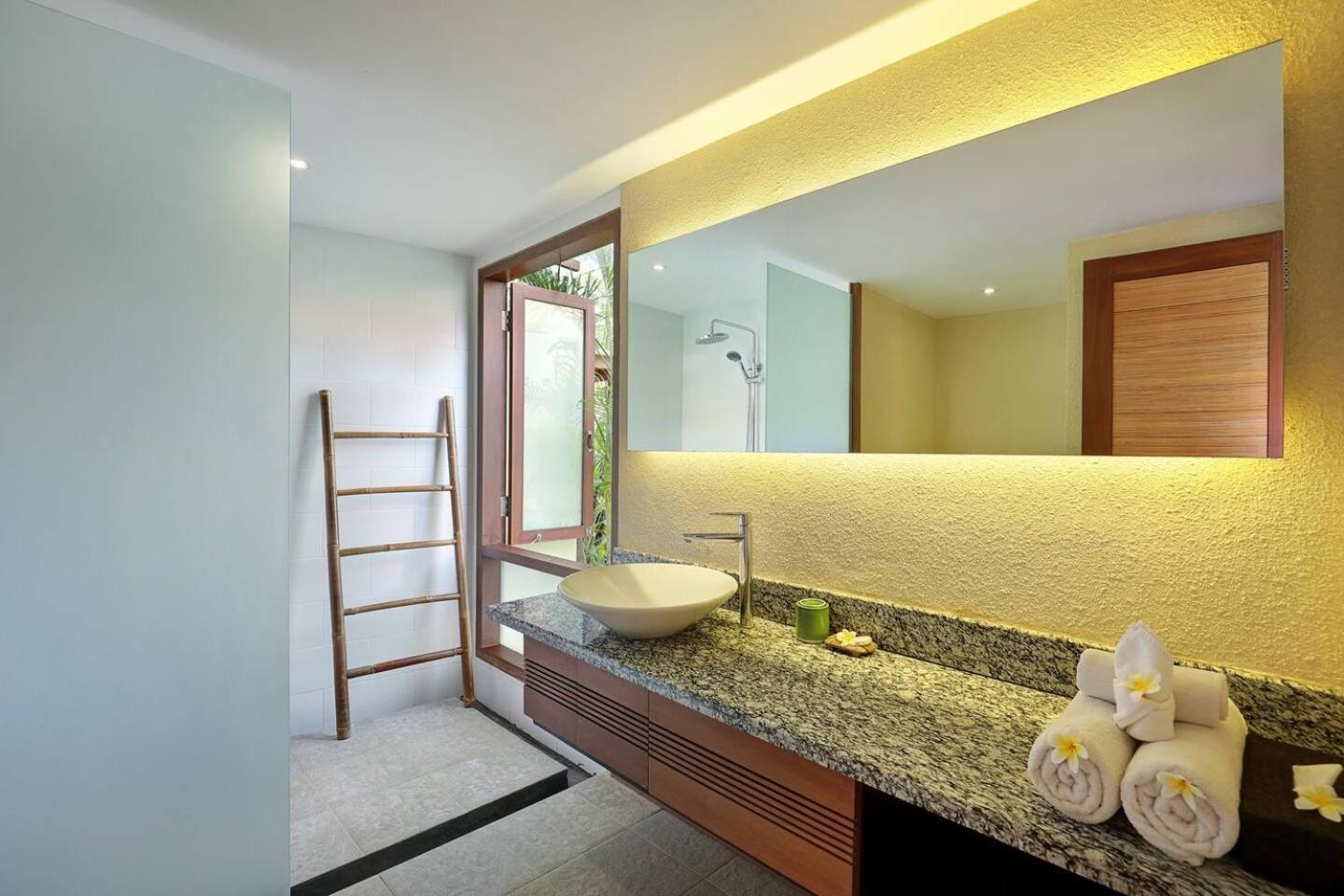 Super Value 4 Bedroom, Walk To Bintang Supermarket Seminyak Exteriör bild