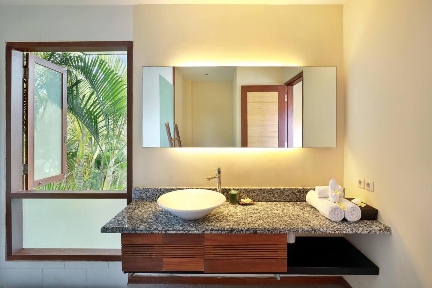 Super Value 4 Bedroom, Walk To Bintang Supermarket Seminyak Exteriör bild